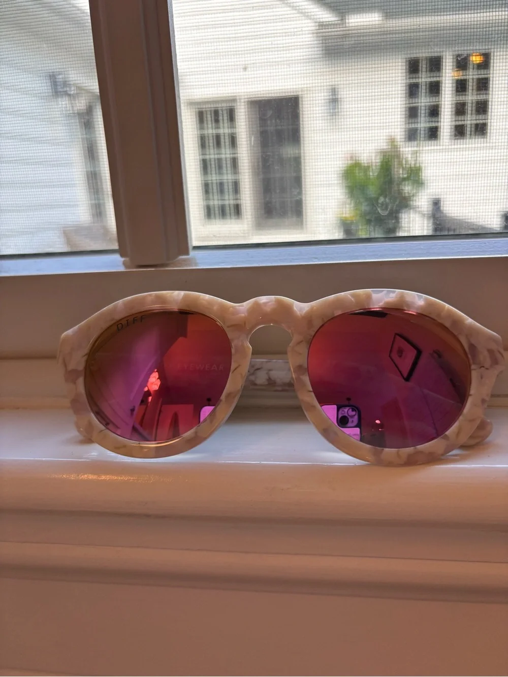 Diff Eyewear Marble White Frame Sunglasses with Pink Mirrored Lenses